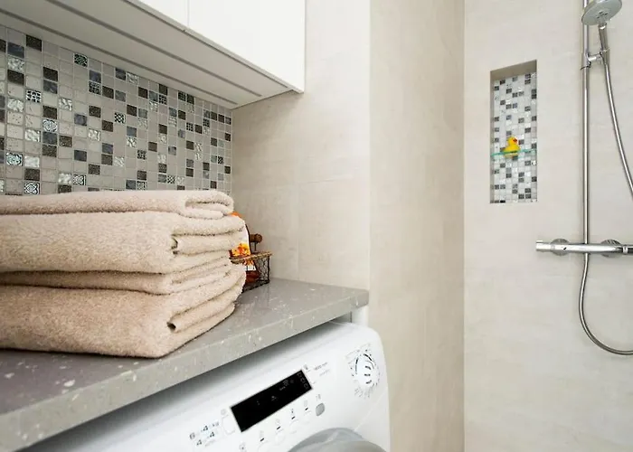 Stylish In The Centre *