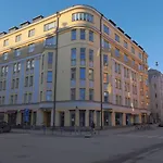 Stylish In The Centre *